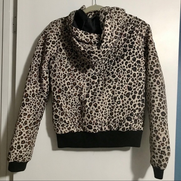 Volcom Leopard Animal Print Puffer Jacket with Hood & Pockets Zip Up Size Medium - Picture 5 of 7